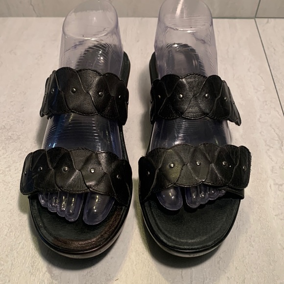 Dansko Women's Black Leather Small Studs Slip On Flat Platform Summer Sandals - Picture 1 of 12